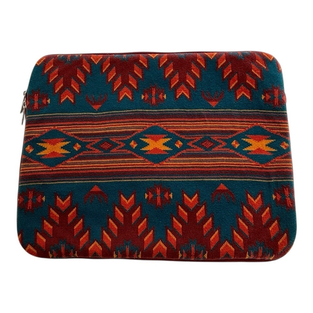 TNA | Aritzia Aztec Print Lined Tablet & Laptop Holder